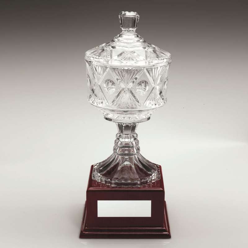CLEAR GLASS CUP ON WOODEN BASE WITH PLATE – 10.5in