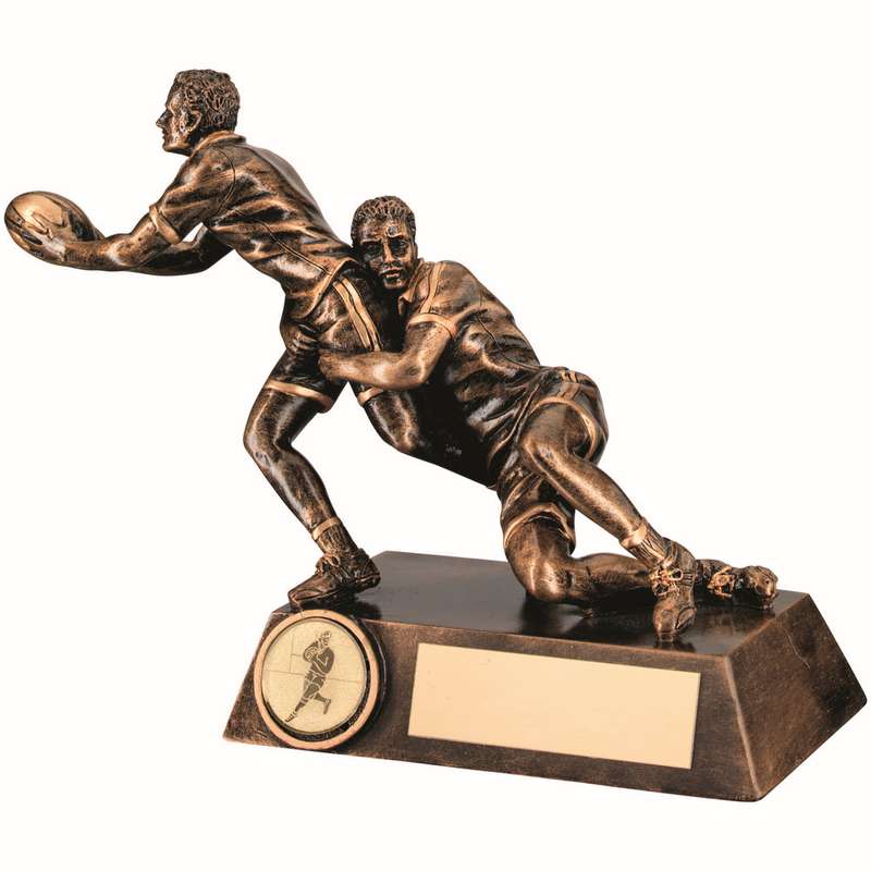 BRZ/GOLD DOUBLE RUGBY TACKLE FIGURE WITH PLATE (1in CENTRE) – 5.75in